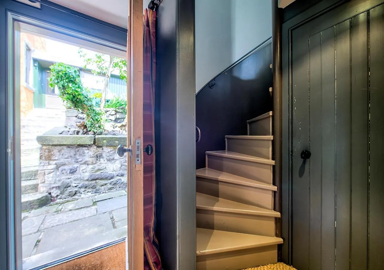 Rock House - Photographer'S Studio - Historic Gem In The Heart Of The City Edinburg